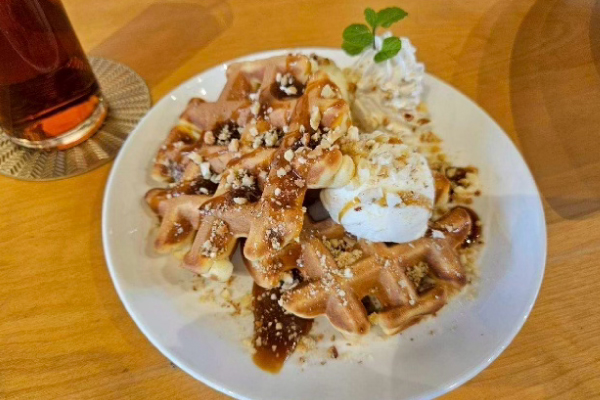 名物の自家製ワッフル